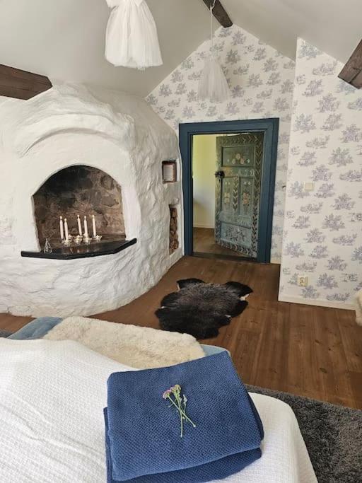 Mysigt 1720 tals torp på privat halvö nära Göteborg view 3