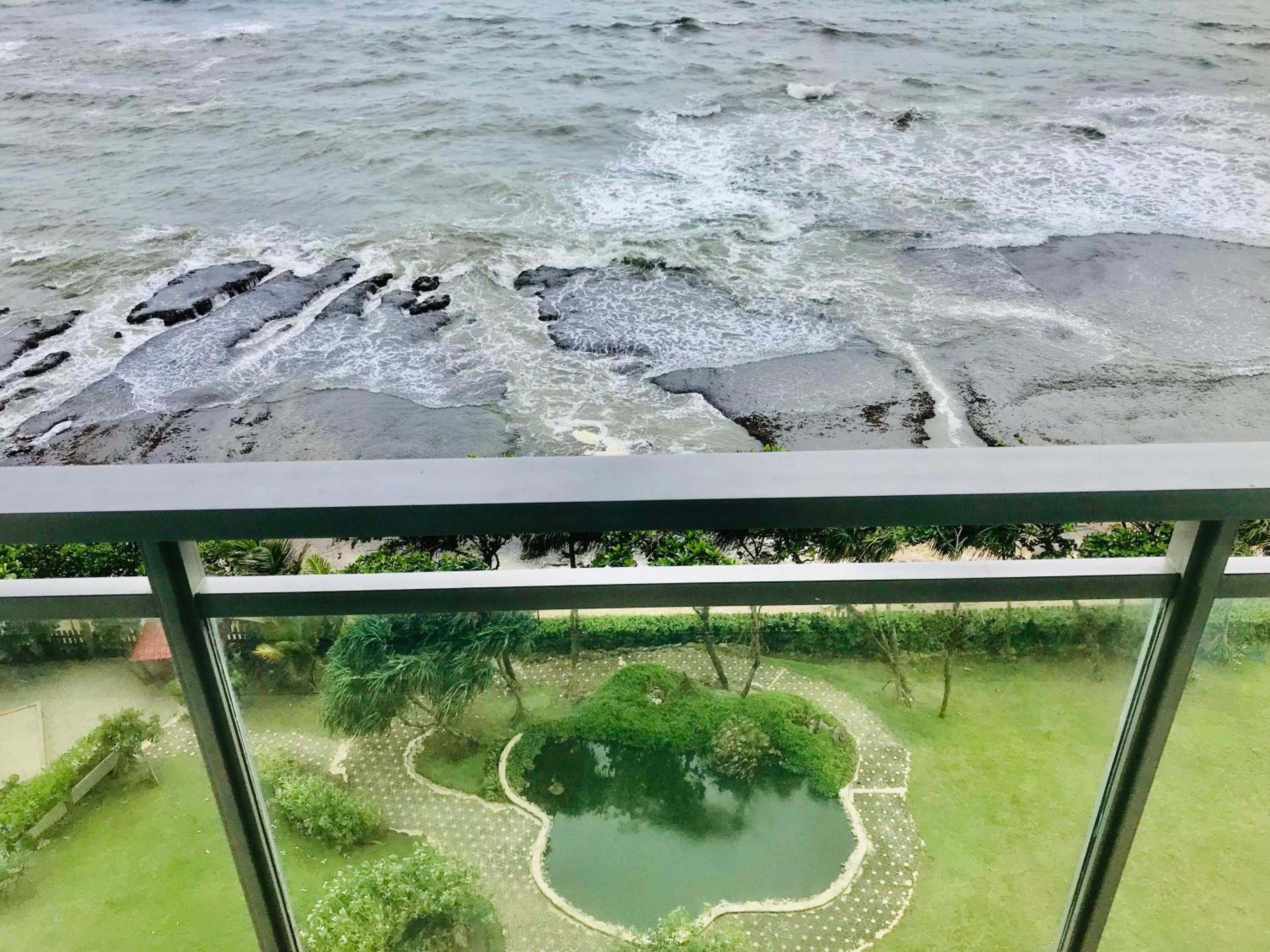 Oceanfront Condos Galle-Apartment L410 A