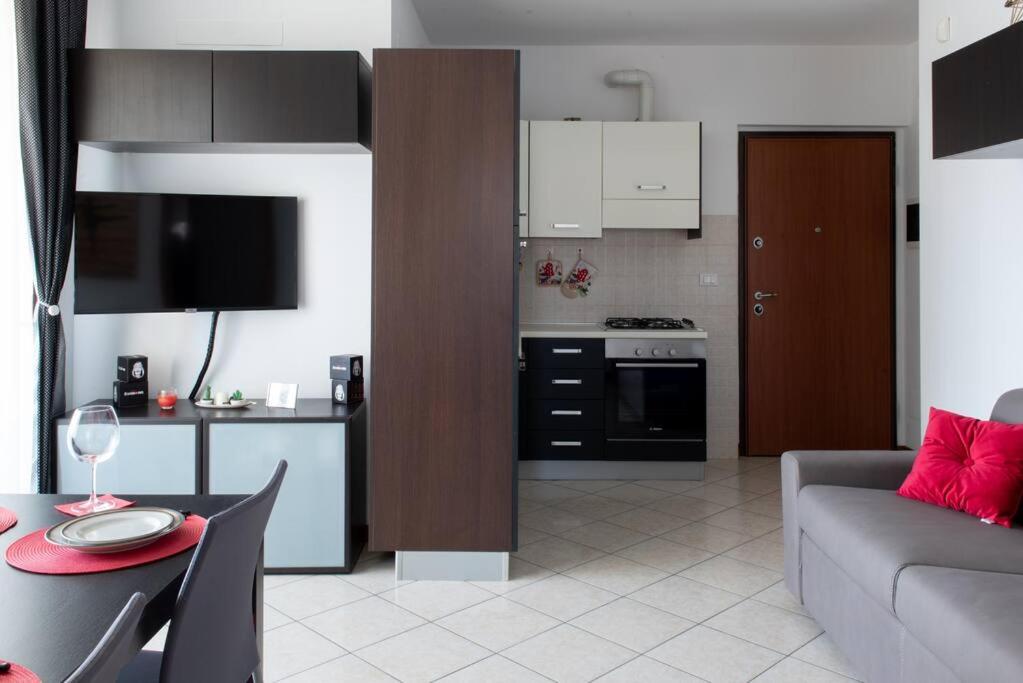 Bella Ciao Airport Apartment view 3