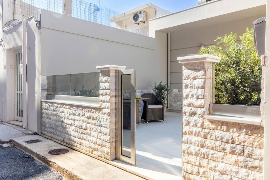 Harbor Hideaway Heraklion Suite