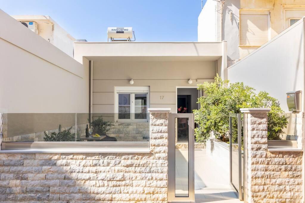 Harbor Hideaway Heraklion Suite