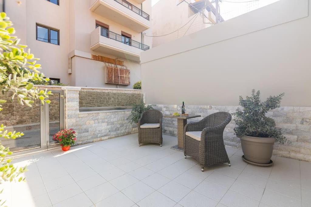 Harbor Hideaway Heraklion Suite