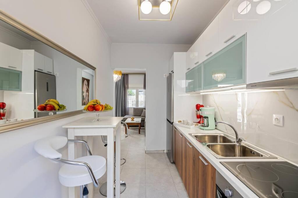 Harbor Hideaway Heraklion Suite