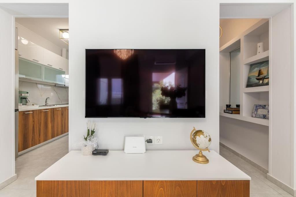 Harbor Hideaway Heraklion Suite