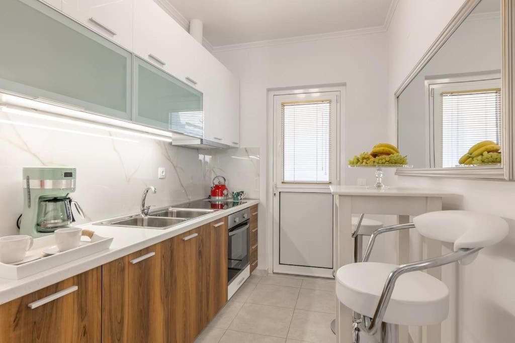 Harbor Hideaway Heraklion Suite