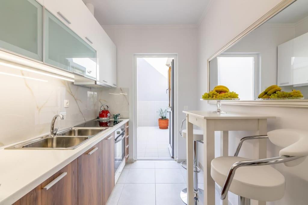 Harbor Hideaway Heraklion Suite