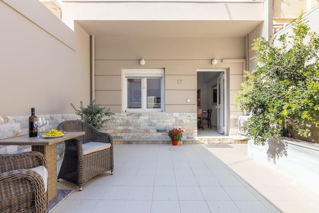 Harbor Hideaway Heraklion Suite