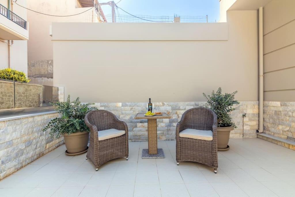 Harbor Hideaway Heraklion Suite