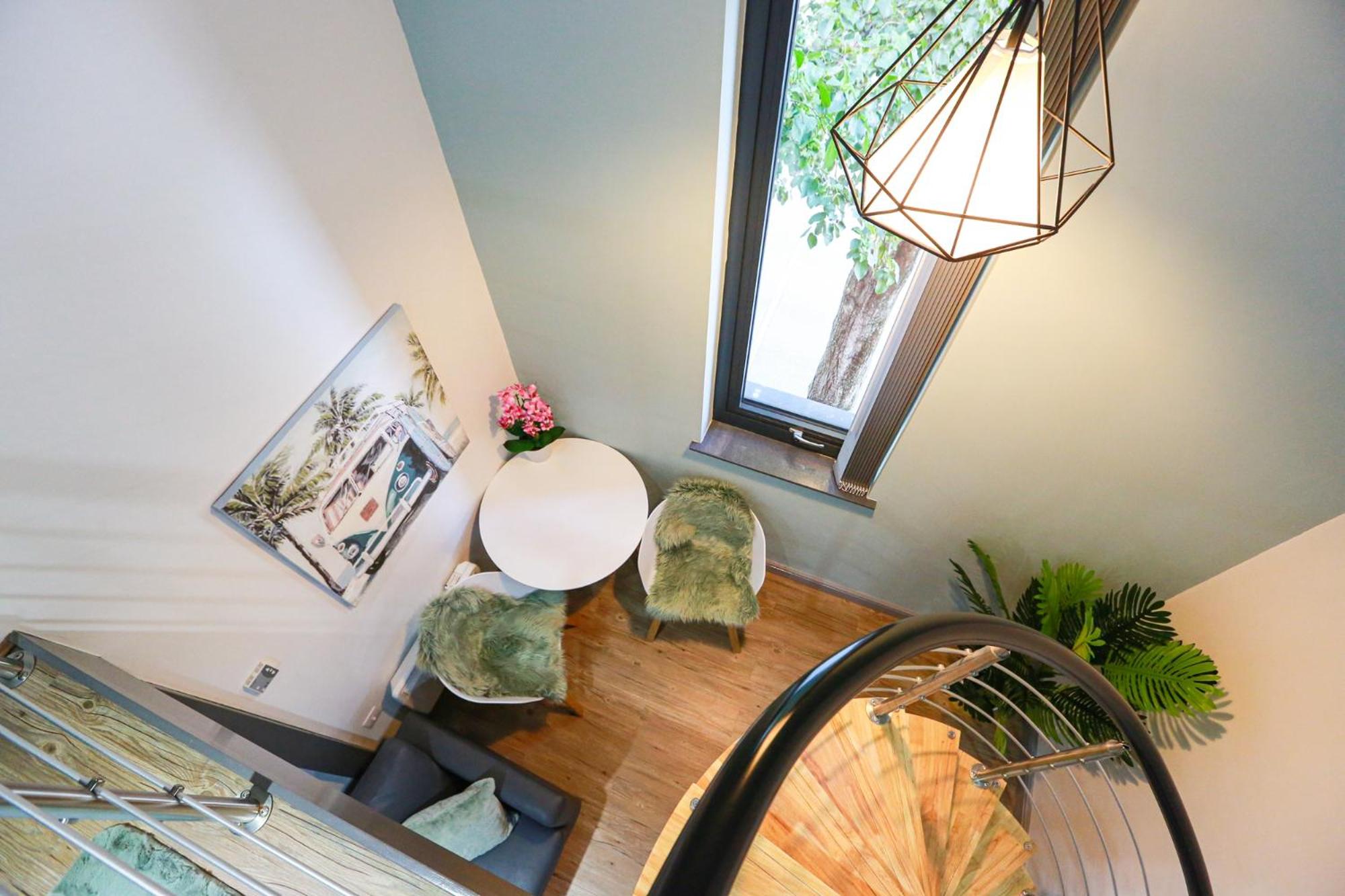 A104 Bright Modern Loft view 4