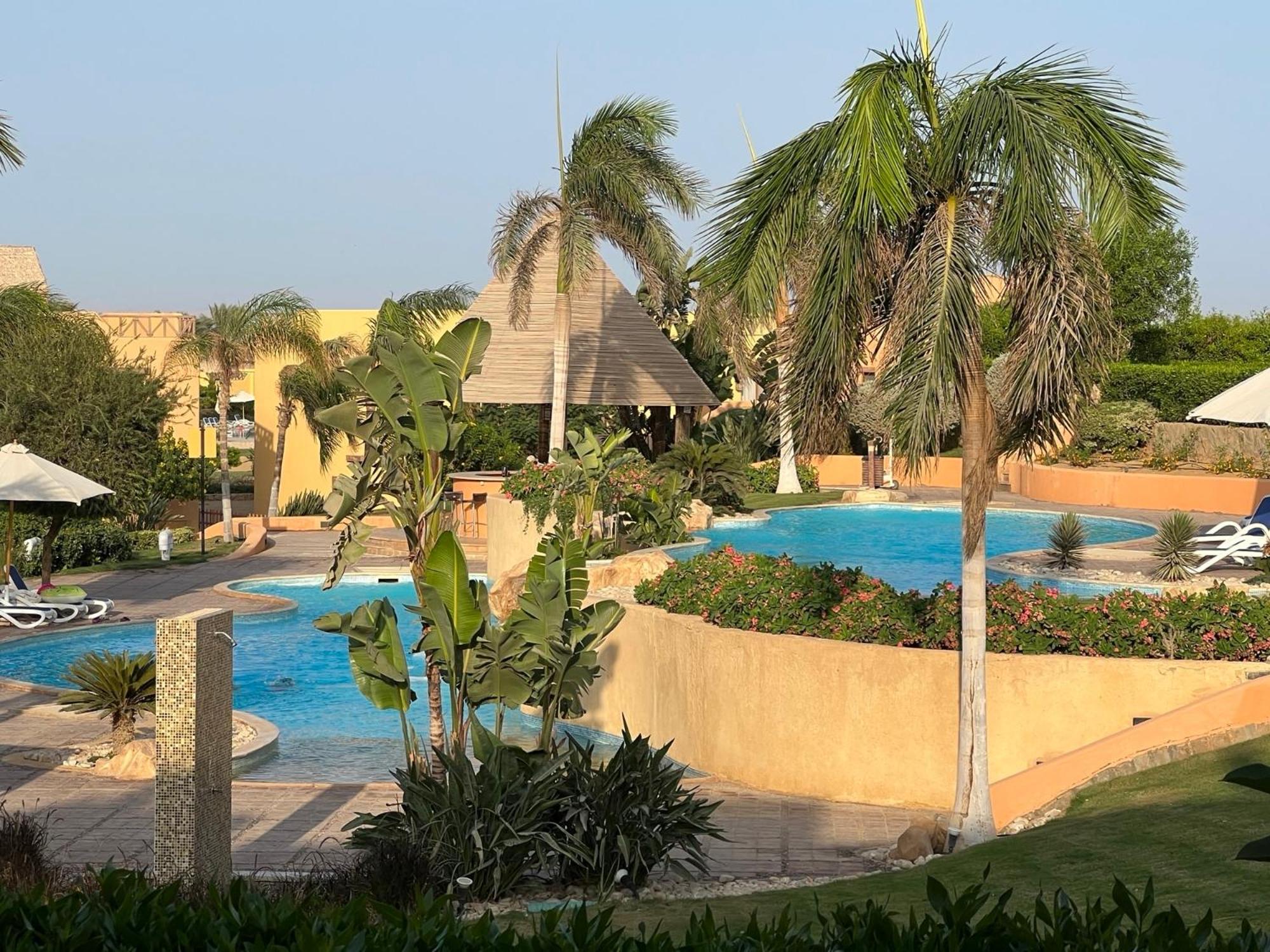 Chalet in Mountain View Sokhna 1 luxurious with garden 3 bedrooms with AC, 2 bathrooms, heated pool, families only