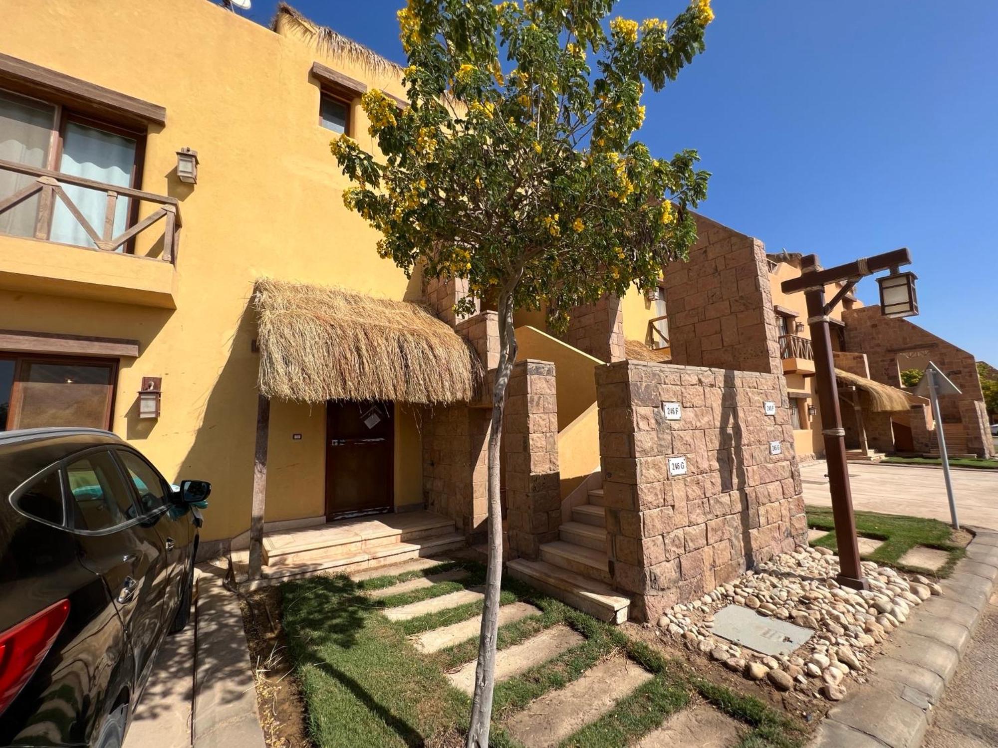 Chalet in Mountain View Sokhna 1 luxurious with garden 3 bedrooms with AC, 2 bathrooms, heated pool, families only