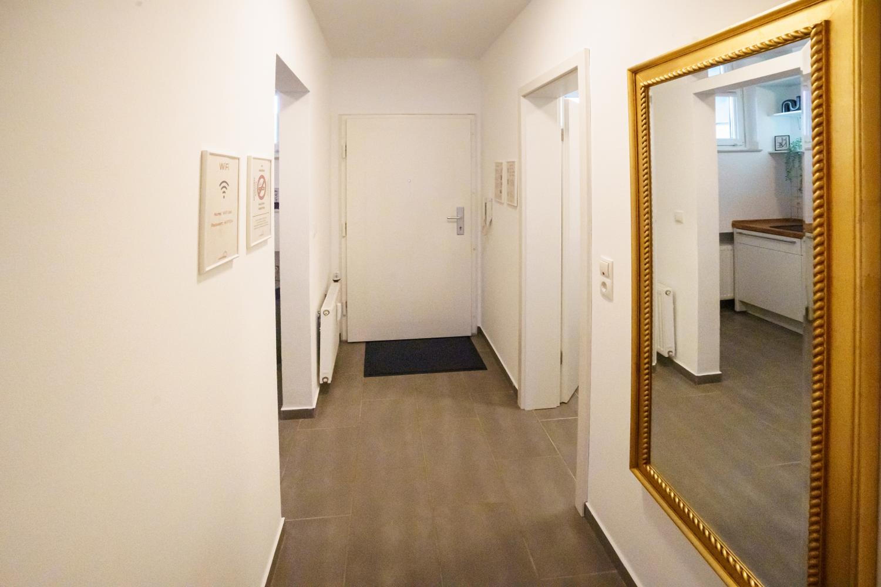 ImmoStay #3 - Wohnung mit großem Balkon, Parkplatz & WLAN- Nähe Zentrum