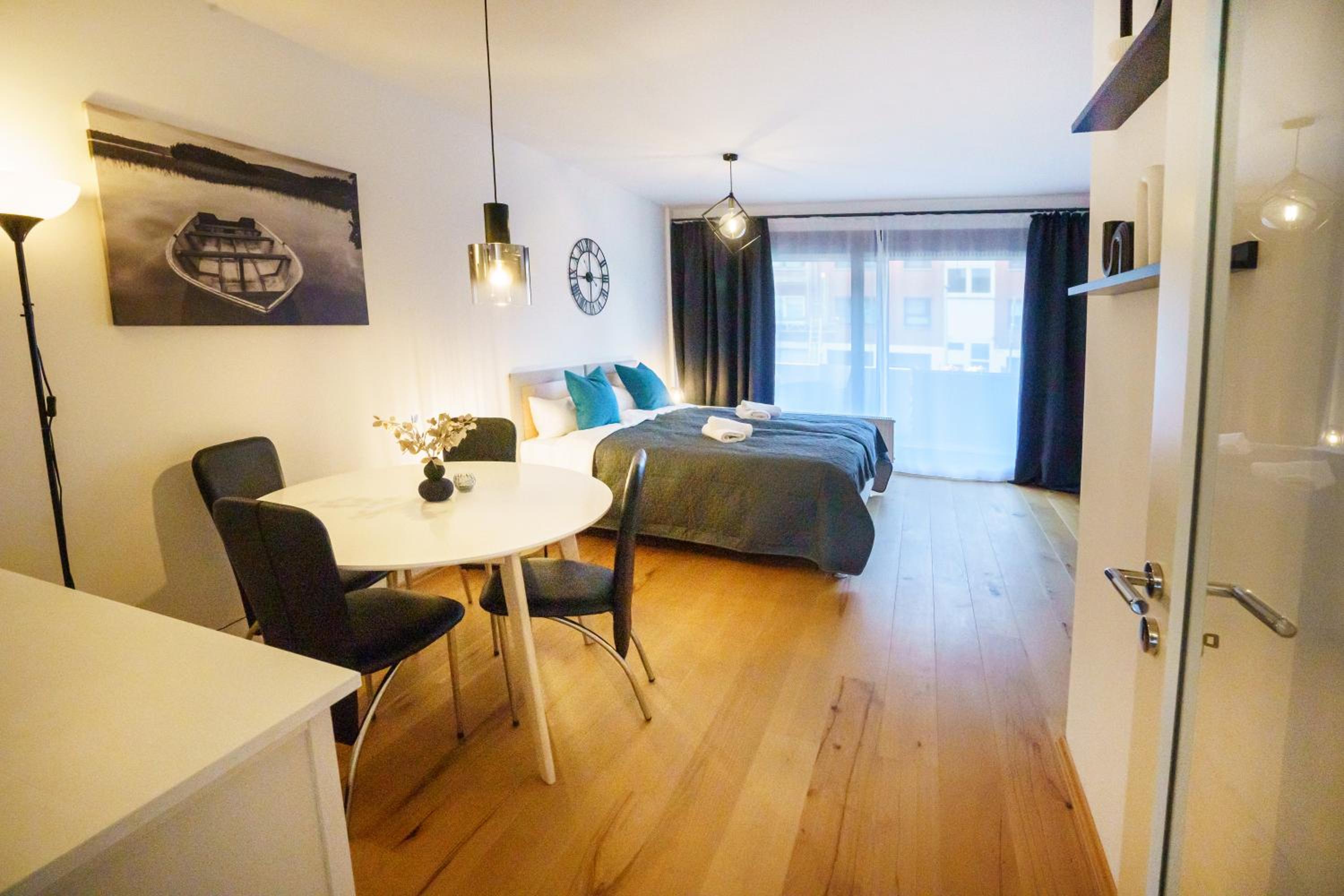 ImmoStay #3 - Wohnung mit großem Balkon, Parkplatz & WLAN- Nähe Zentrum