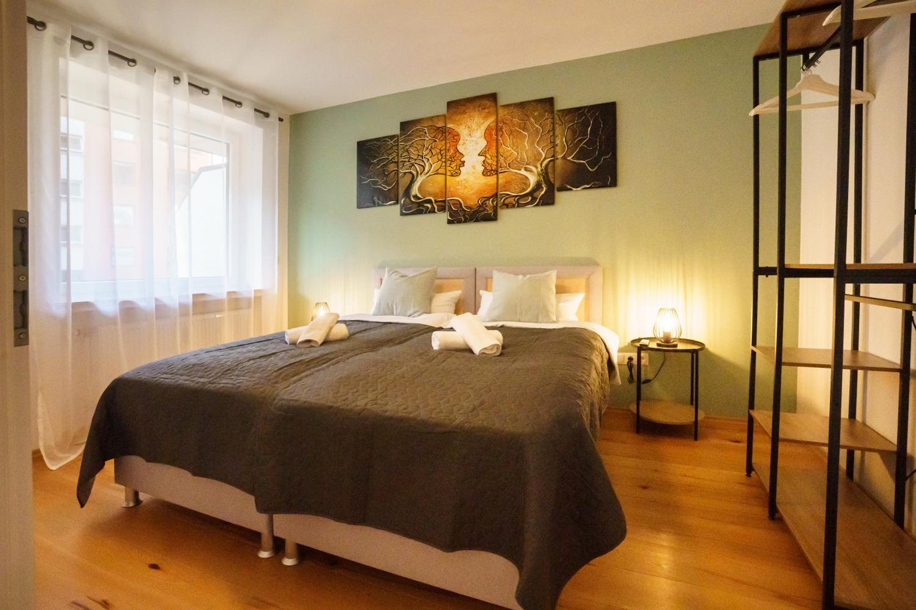 ImmoStay #3 - Wohnung mit großem Balkon, Parkplatz & WLAN- Nähe Zentrum