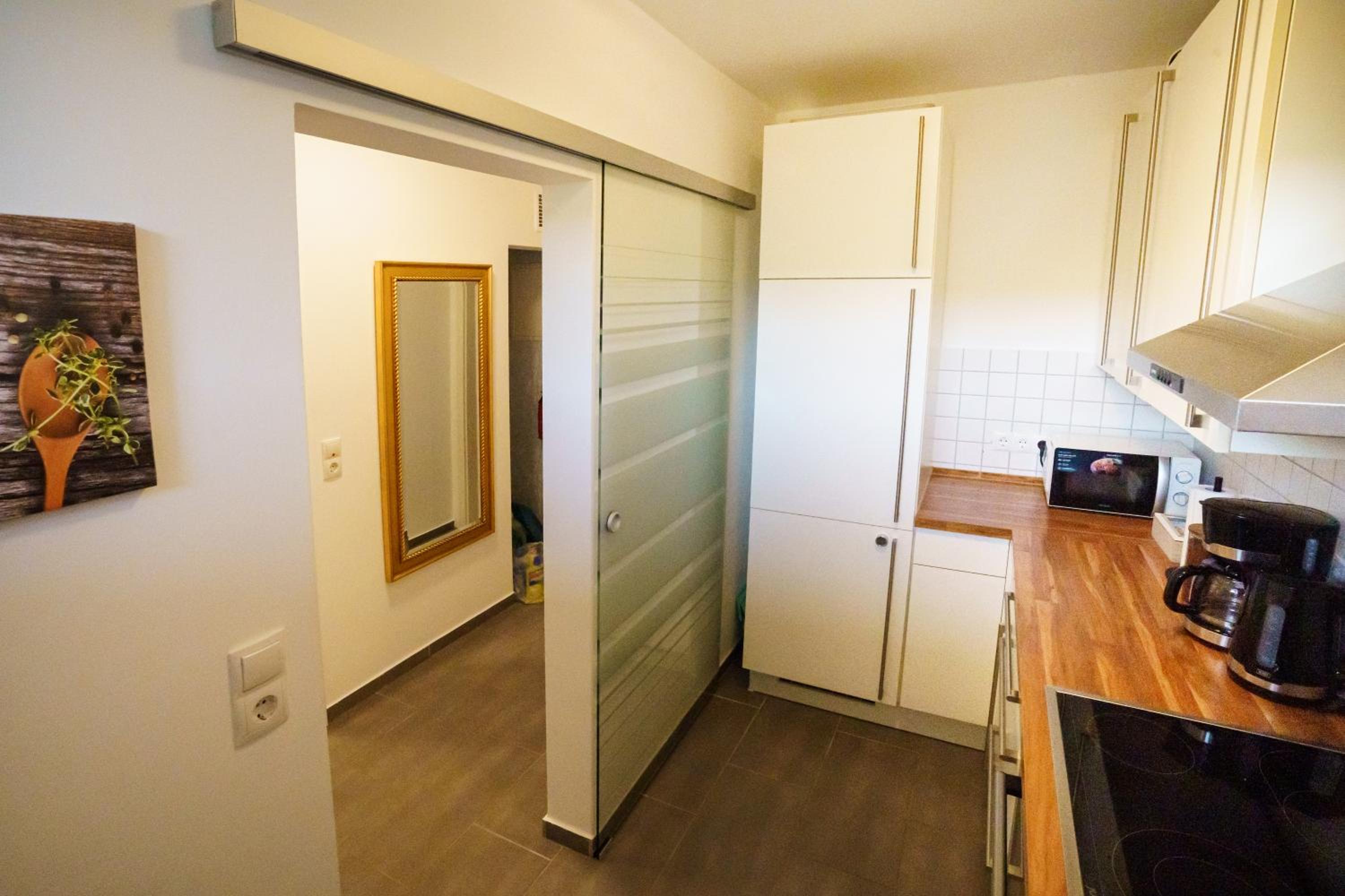 ImmoStay #3 - Wohnung mit großem Balkon, Parkplatz & WLAN- Nähe Zentrum