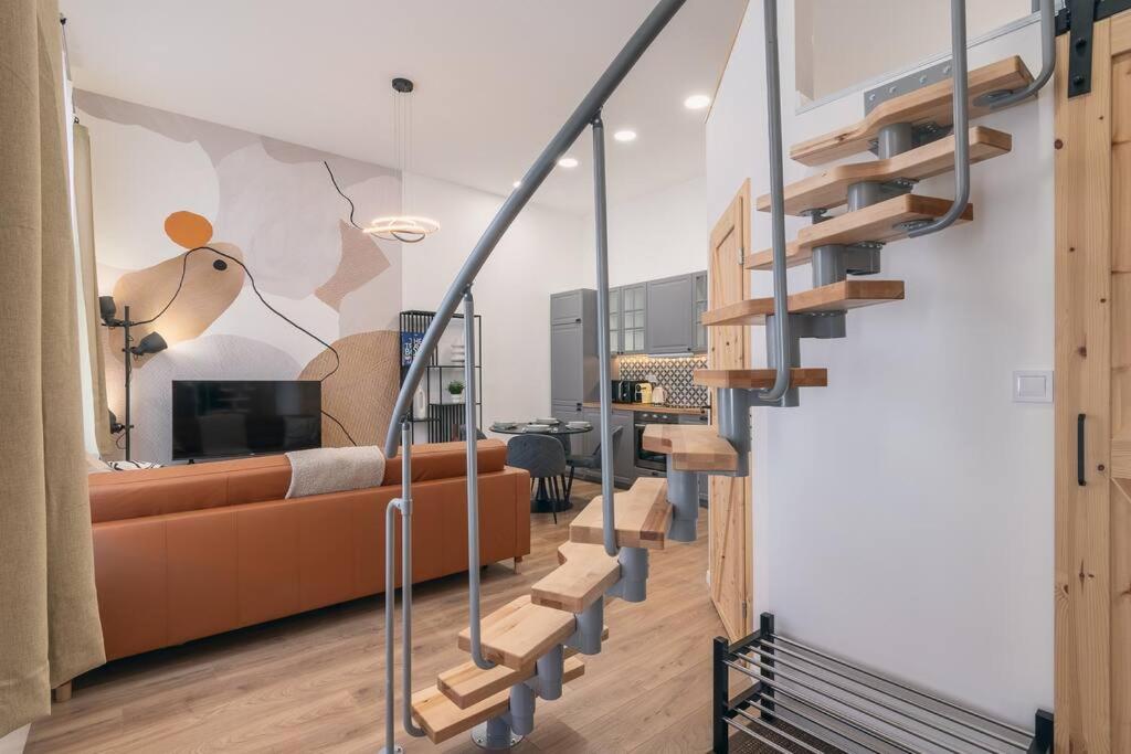 Budapest Design Condo by NW view 4