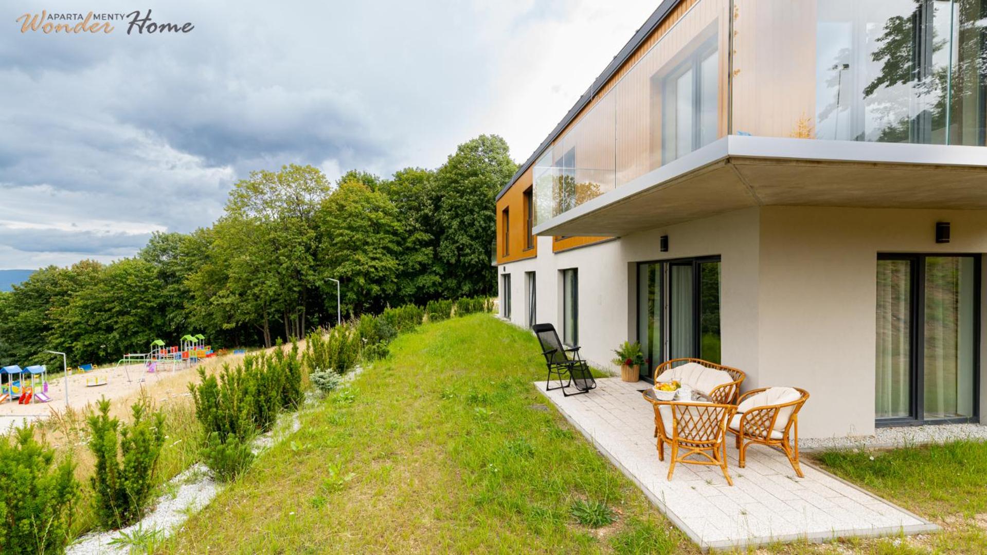 Wonder Home Myśliwska - Domki przy stoku Karpatka - na terenie kompleksu plac zabaw, zewnętrzna siłownia i sklep