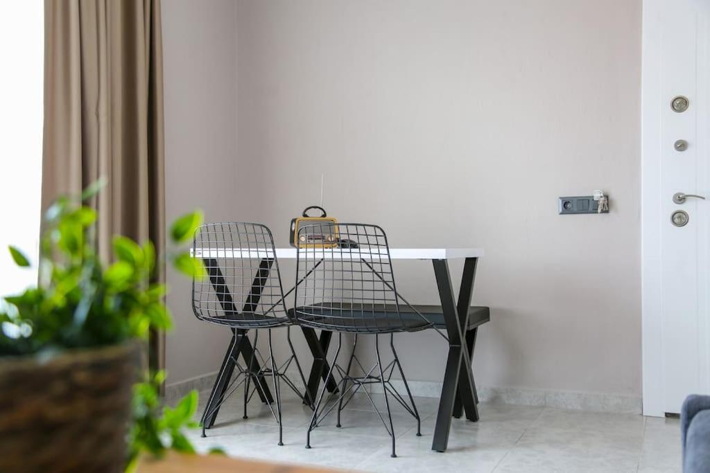 Hotel Cozy Room - Image 1