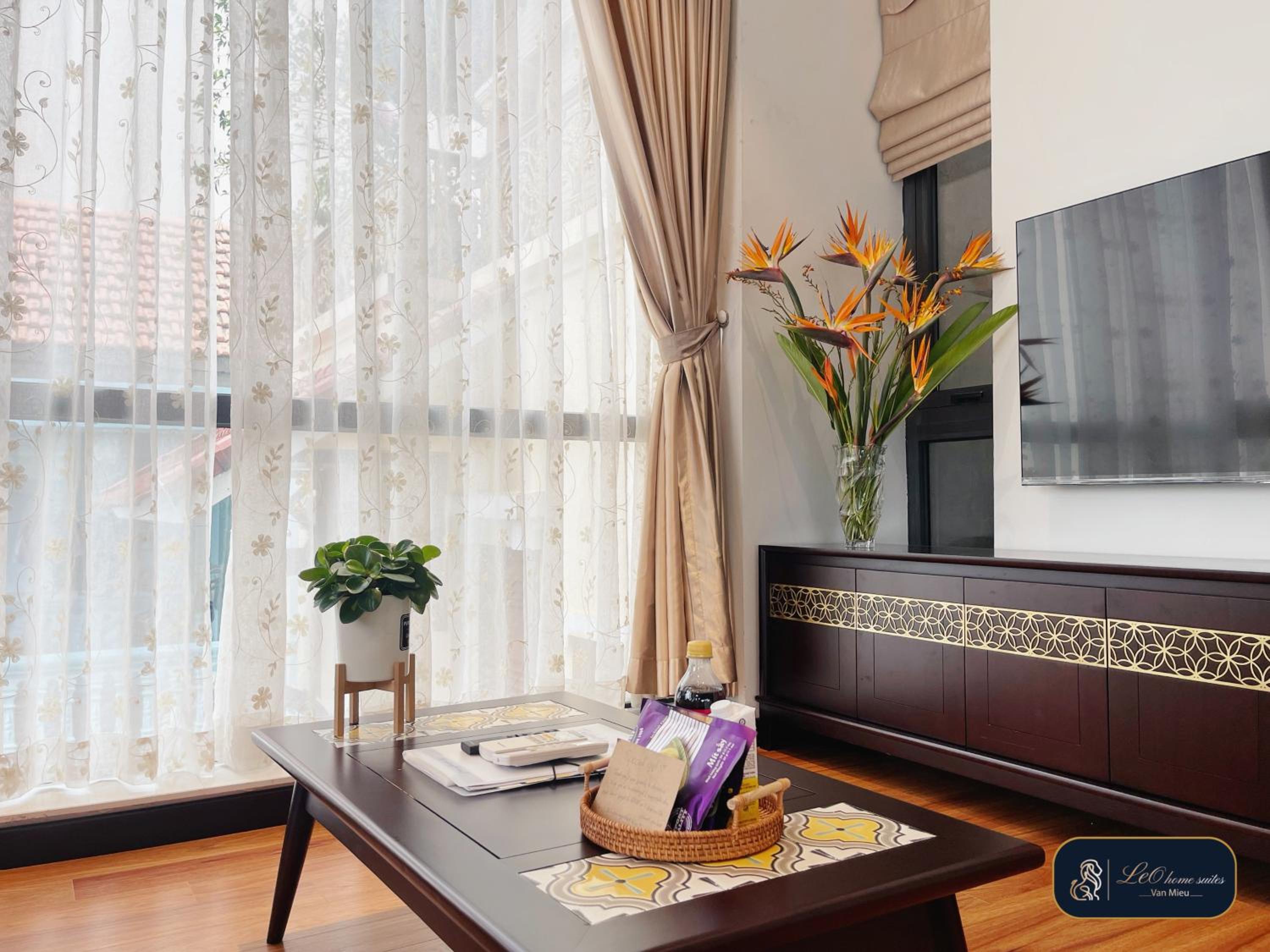High-ser Apartment -2BR - NiceView - Parking - Spacious - In center