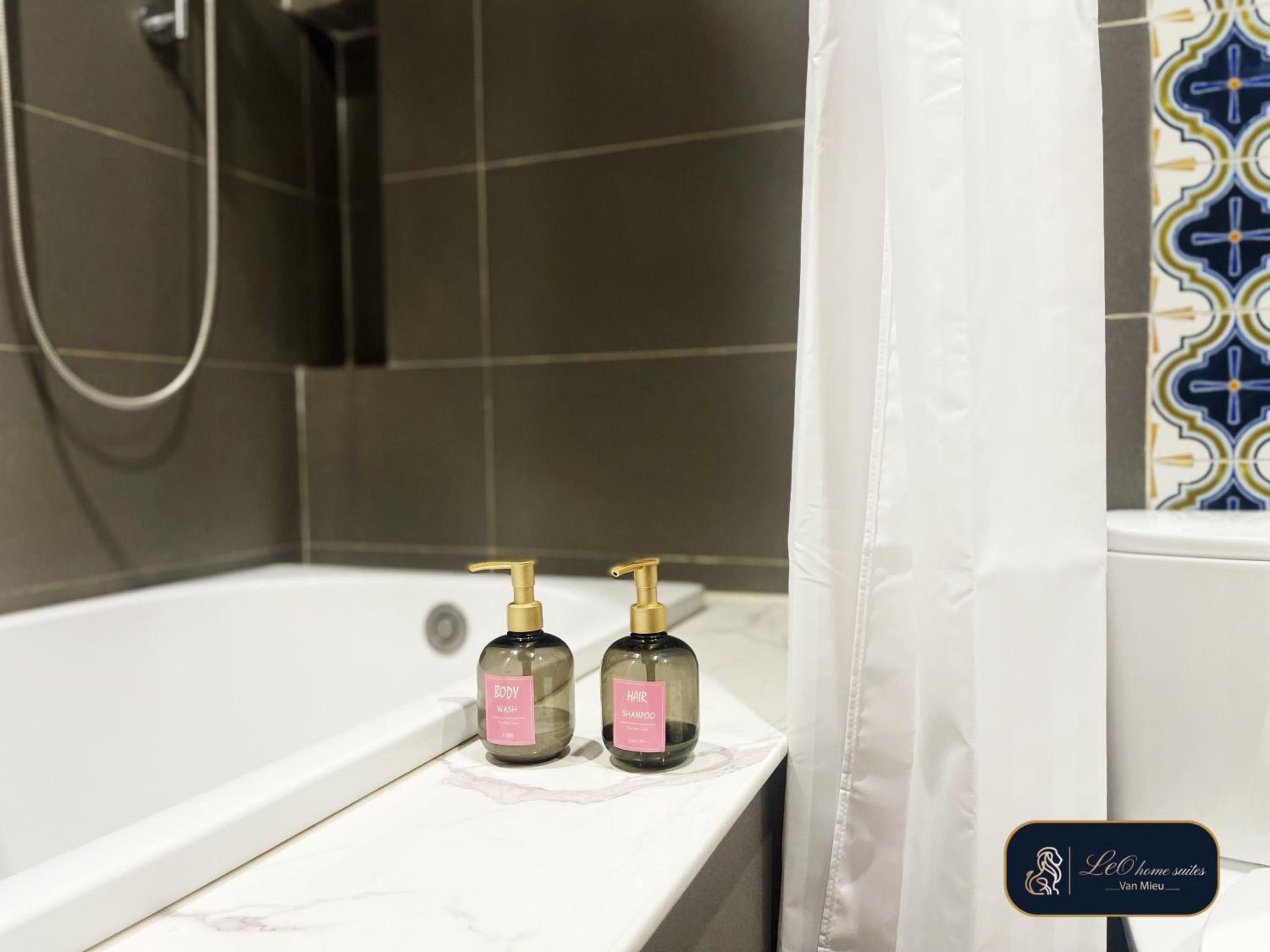 High-ser Apartment -2BR - NiceView - Parking - Spacious - In center