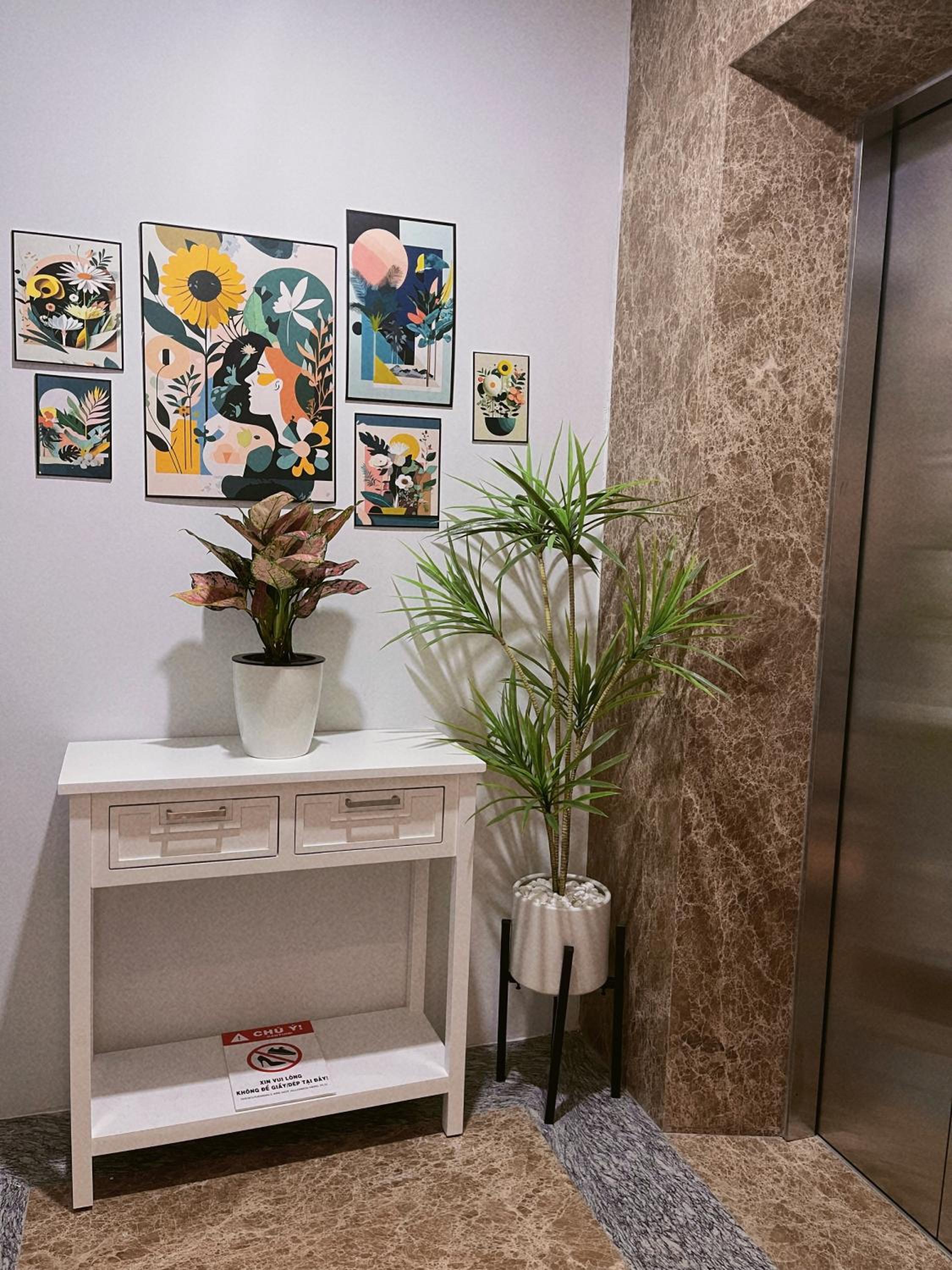 High-ser Apartment -2BR - NiceView - Parking - Spacious - In center