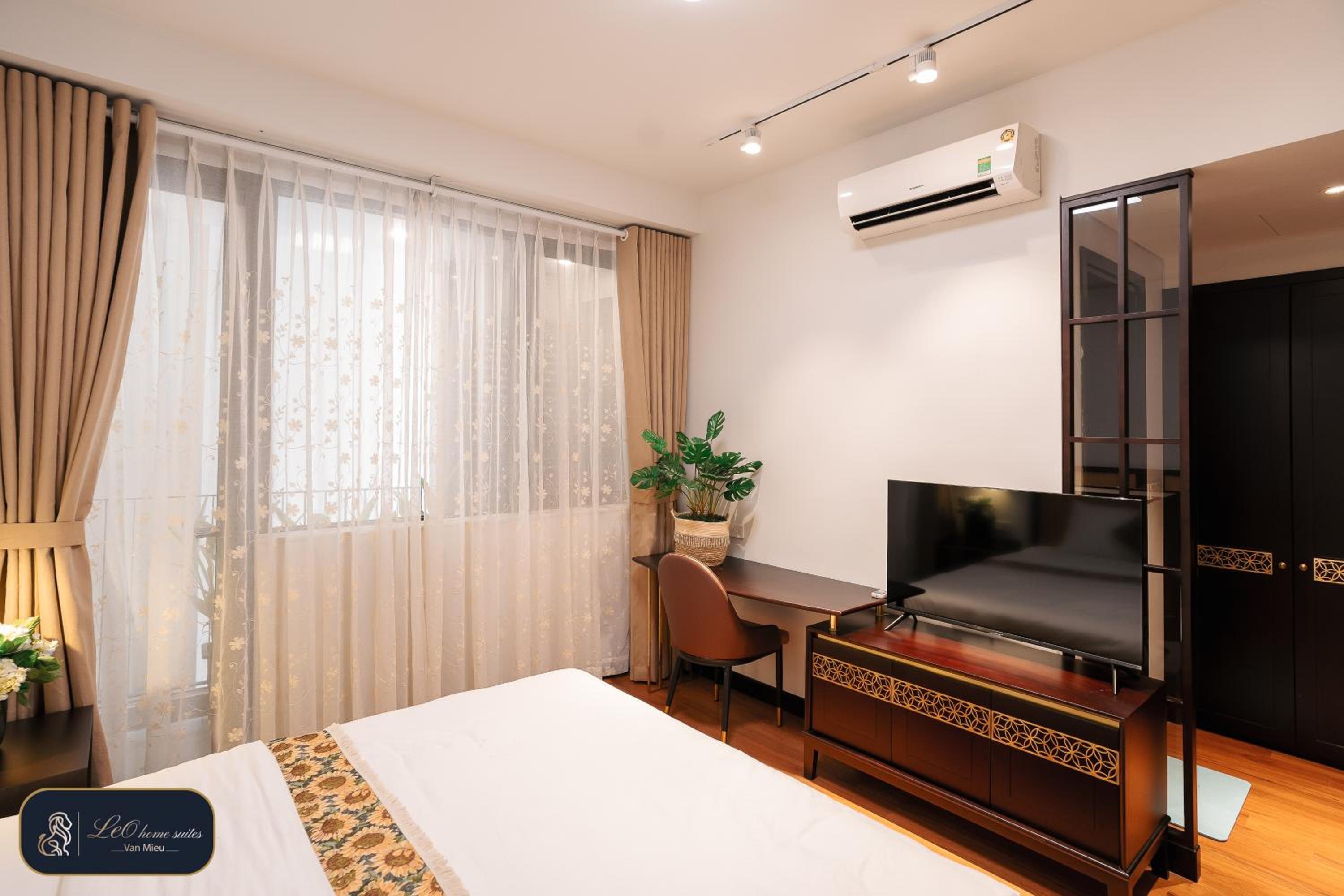 High-ser Apartment -2BR - NiceView - Parking - Spacious - In center