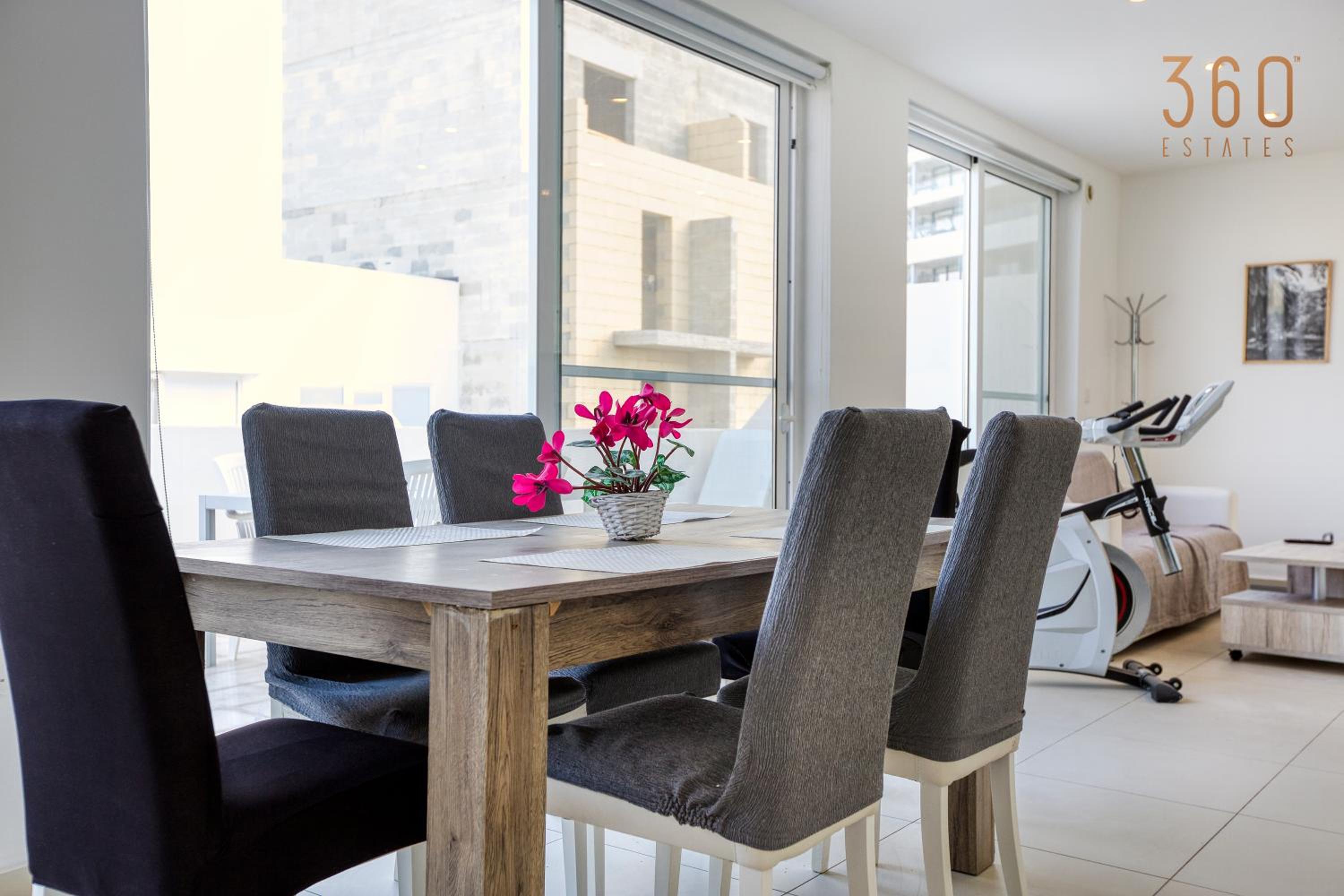 Lovely penthouse with private BBQ & WIFI in GZIRA BY 360 Estates view 3