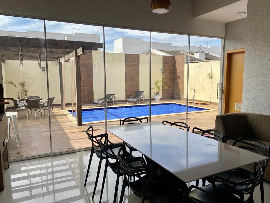 Casa com piscina e duas suítes perto do Parque Lagoa Quente