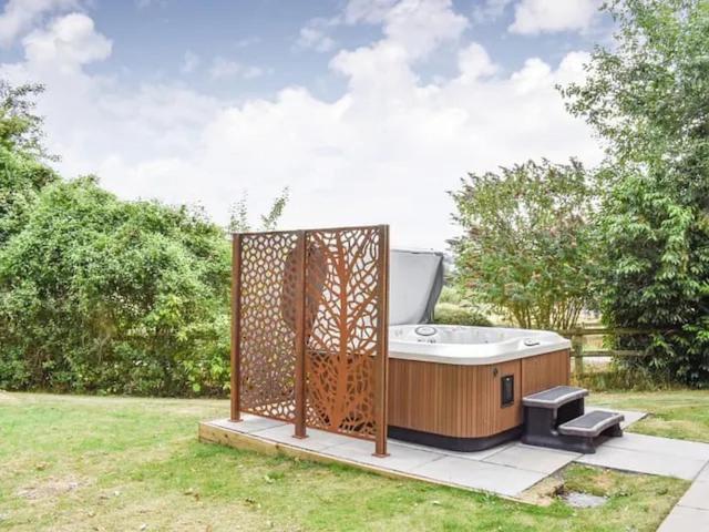 Gorstage Meadows Luxury 2 Bedroom Lodge in Rural Cheshire