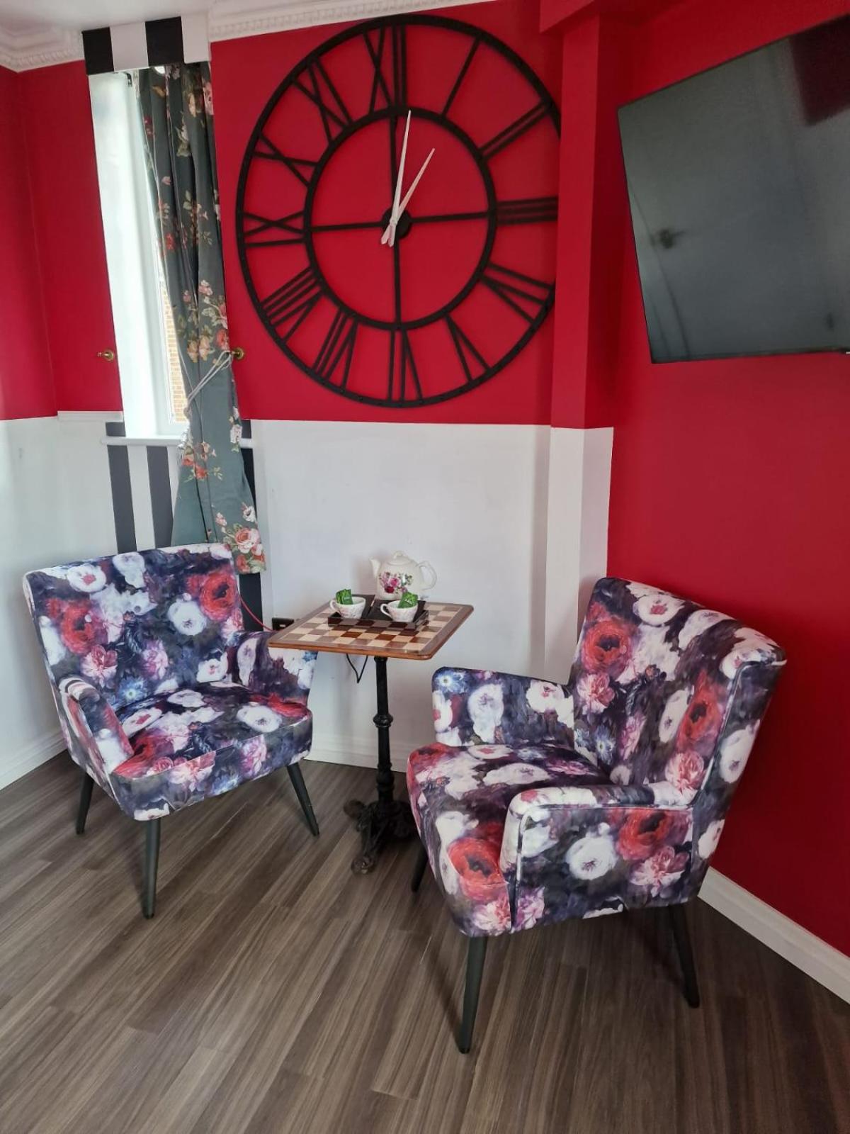 Oxford Vacations - The Mad Hatter's Guestrooms - Property Image 21