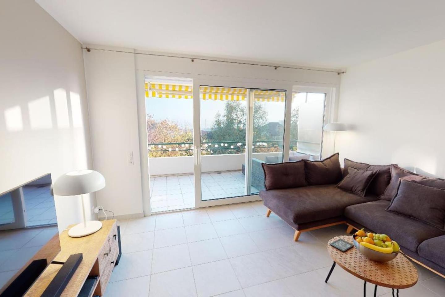 Casa delle Vigne: Giardino, pergola e vista lago