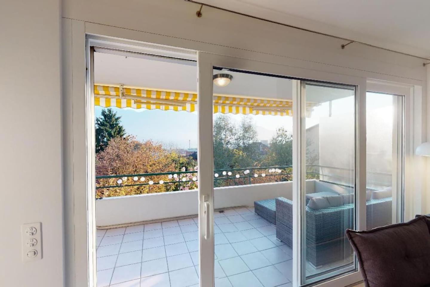Casa delle Vigne: Giardino, pergola e vista lago