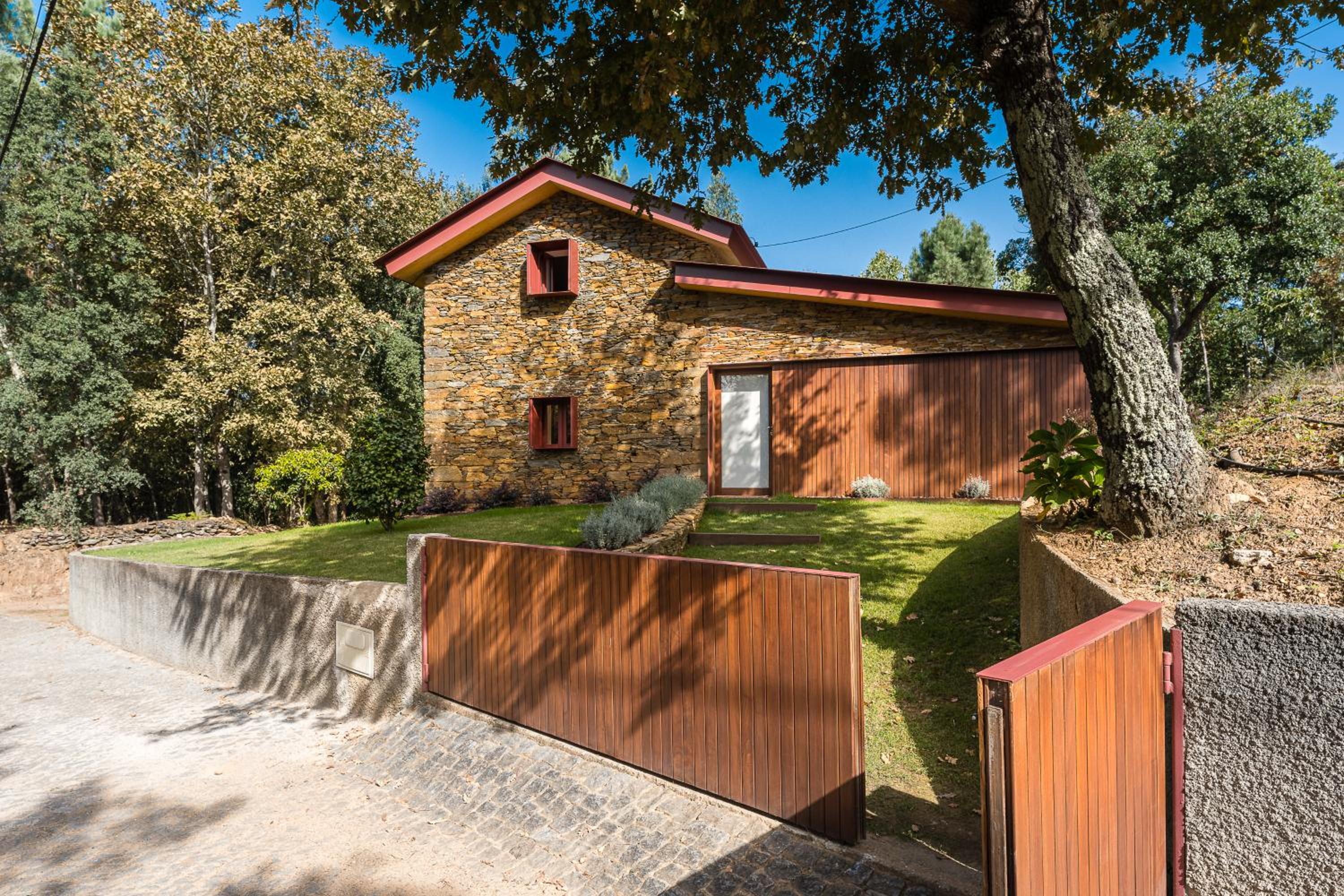 Casa de Medas - Private country house with outdoor spa and river view only 25 minutes away from Oporto view 2