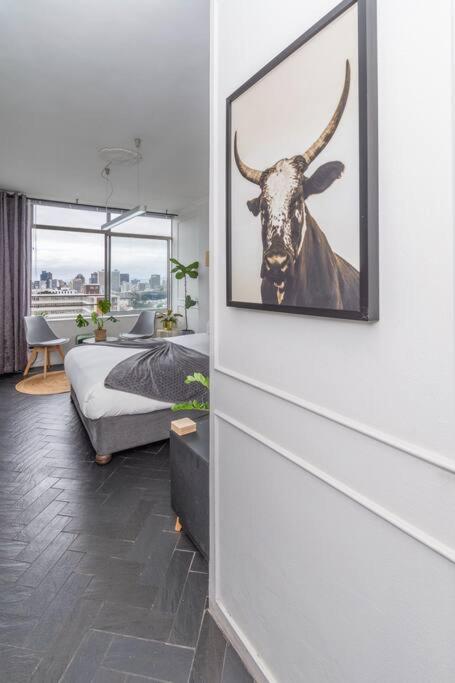 One bedroom oasis - Kloof Street view 4