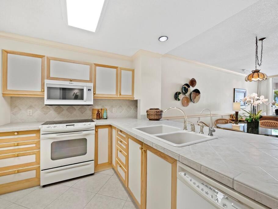 Waterfront, Spa/Pool, Private Paradise On LBK! view 4