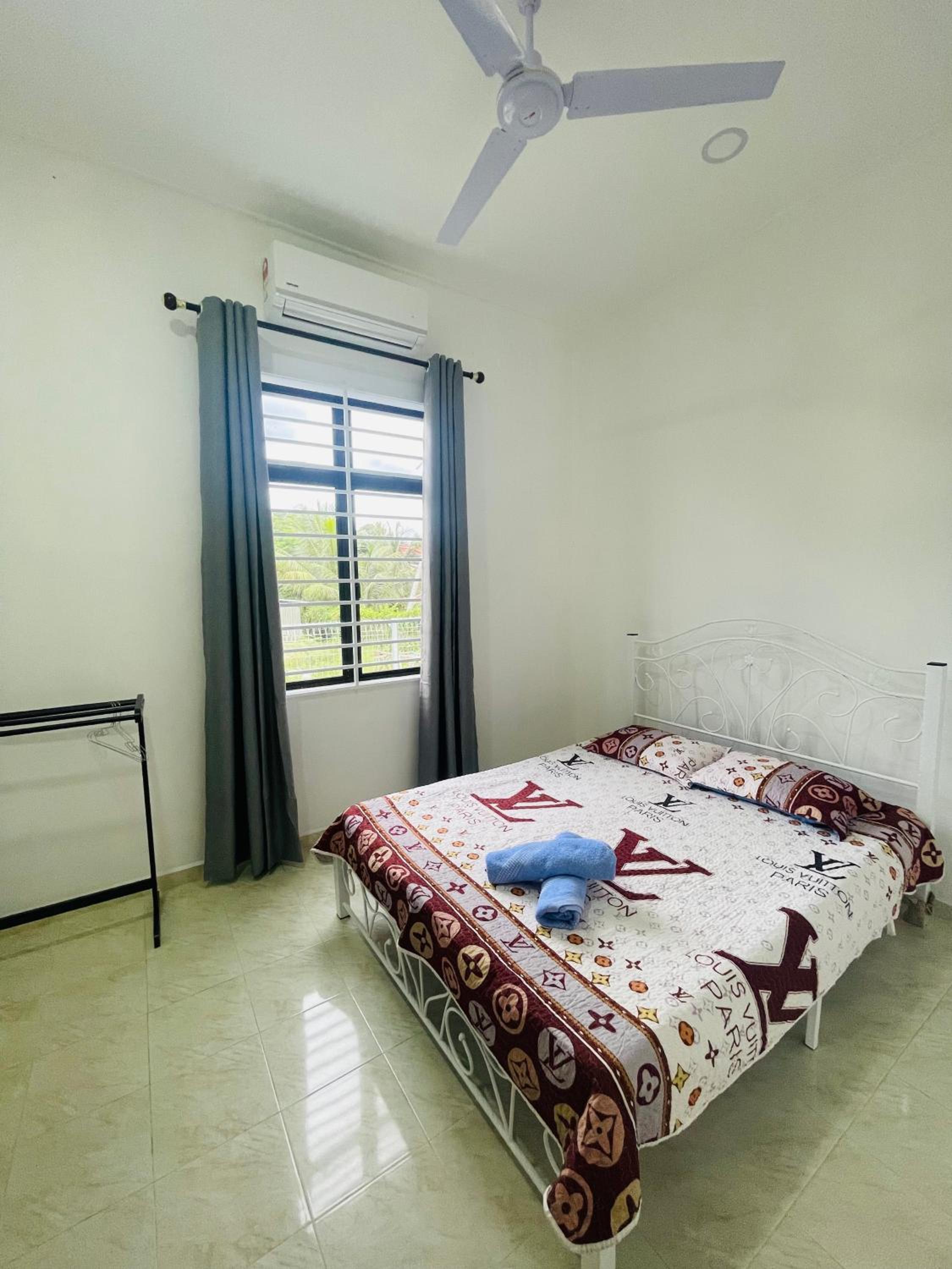 Homestay CikguMa 2 - WiFi & Netflix photo 4
