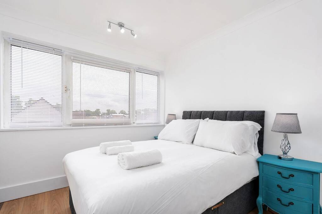 Chic 3 BR Home with Balcony & Free Parking view 2