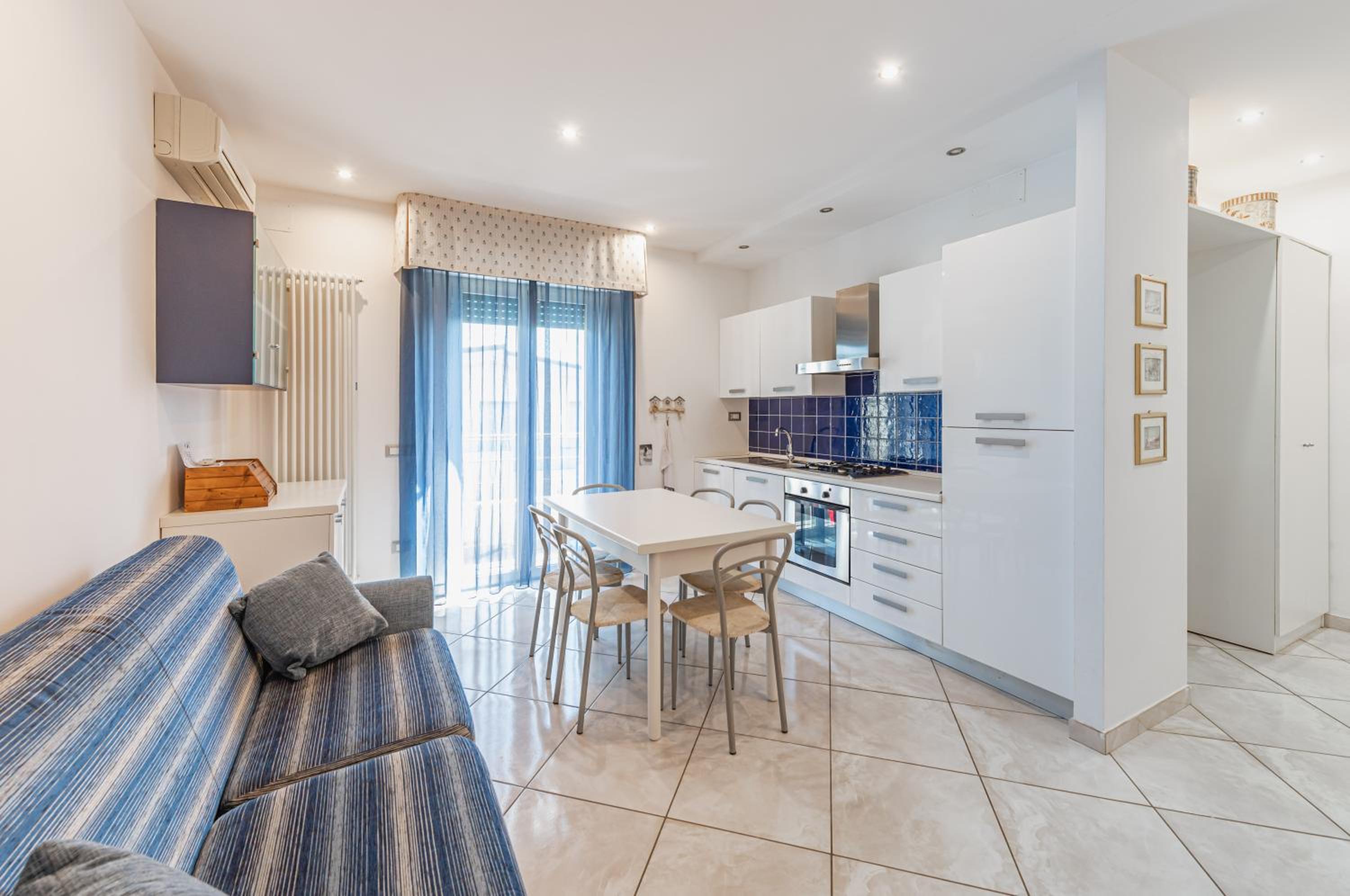 Pescara SeaView Apartment with Private Parking! photo 4