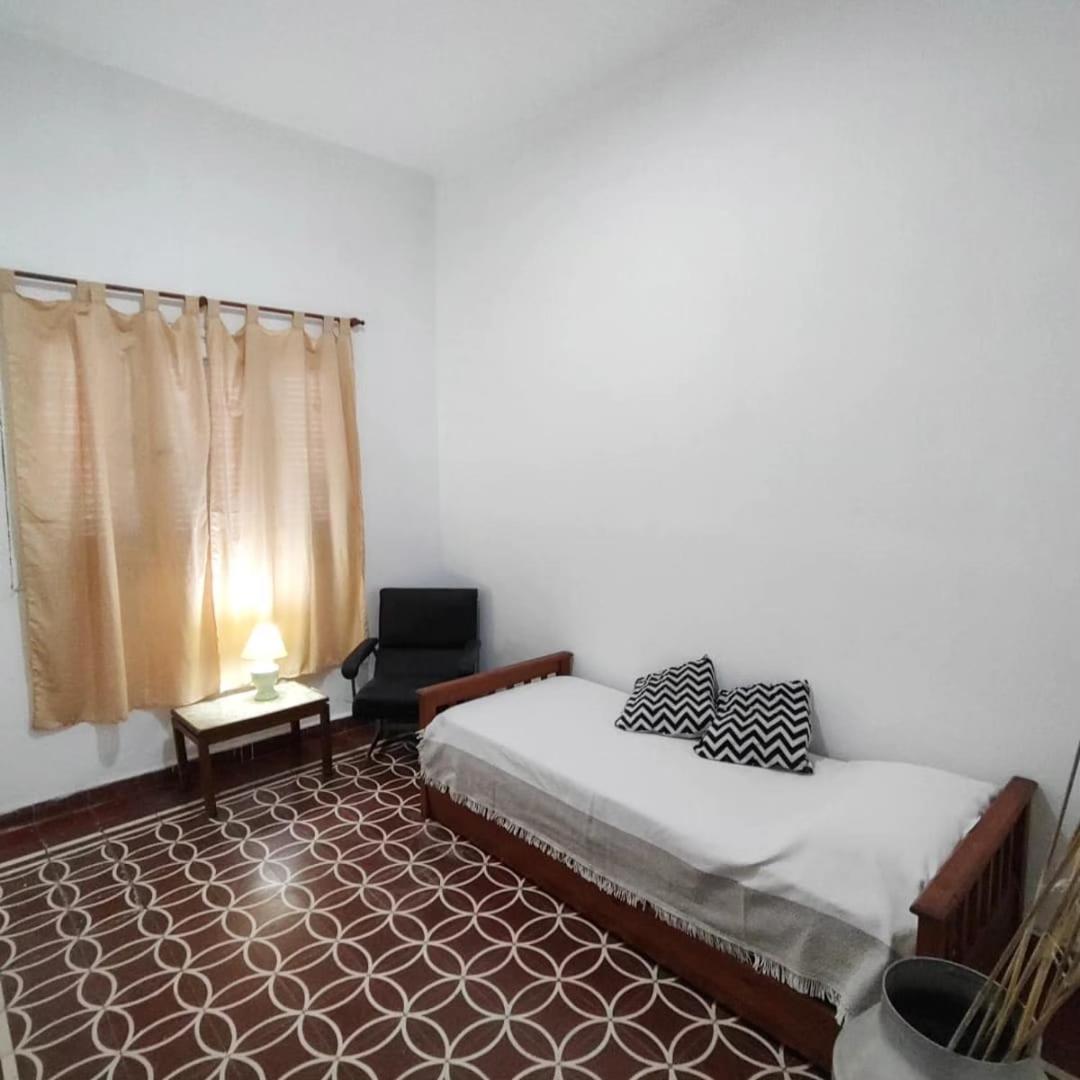 CASA PARA 4 PERSONAS, con asador y cochera