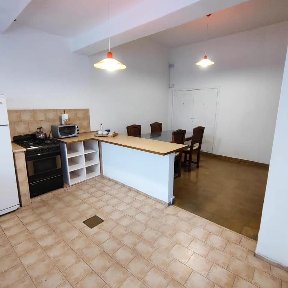 CASA PARA 4 PERSONAS, con asador y cochera