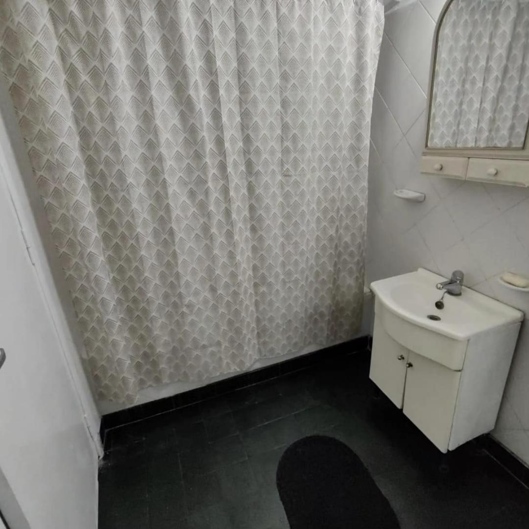 CASA PARA 4 PERSONAS, con asador y cochera