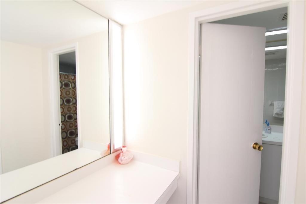Castle 1118 Studio BayView Direct Beach Access, Tennis, Pool, Restaurants, Free Parking view 2