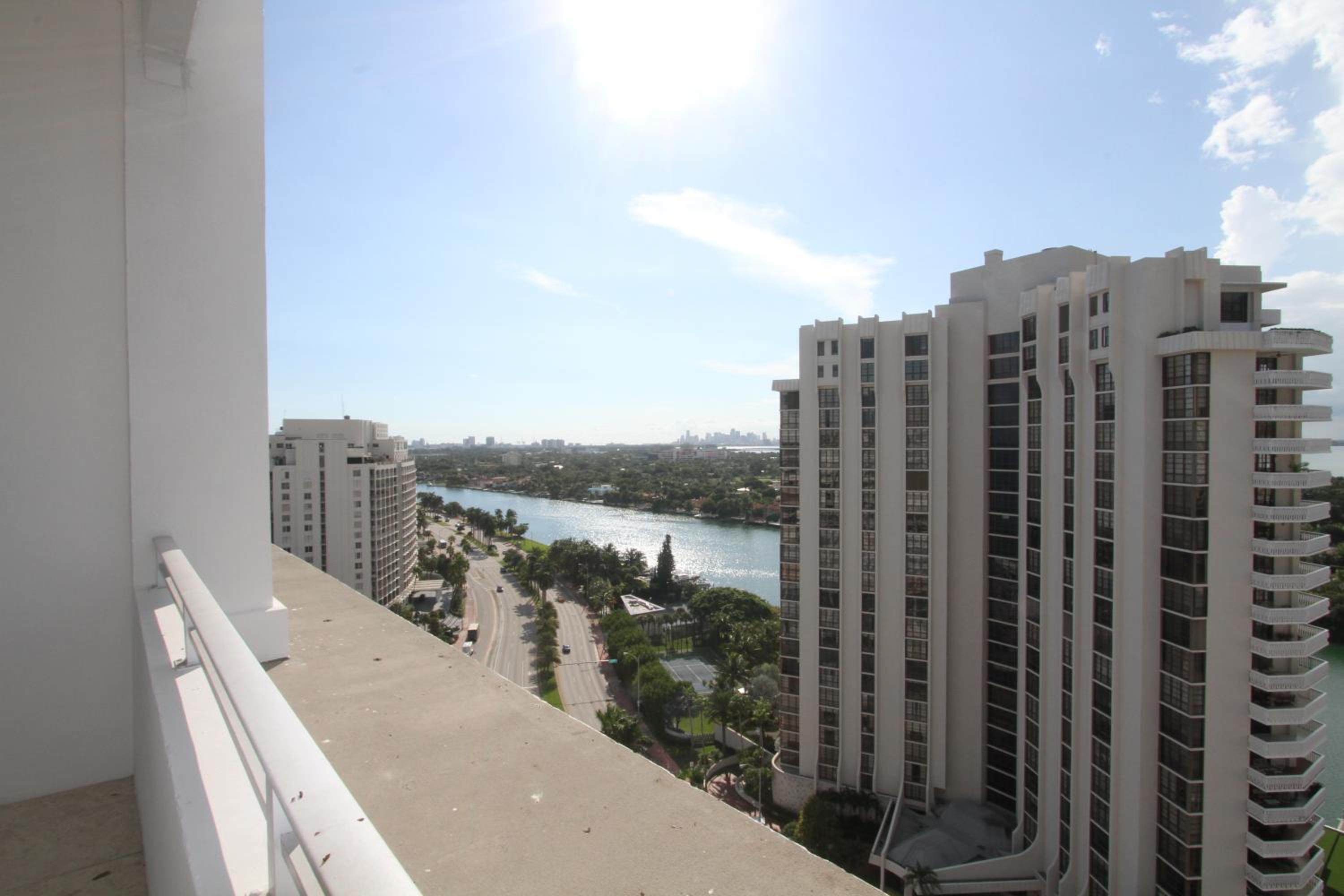 Castle PH15 Spacious Penthouse with Balcony, Beach Access, Pool, Tennis, Free Parking view 4