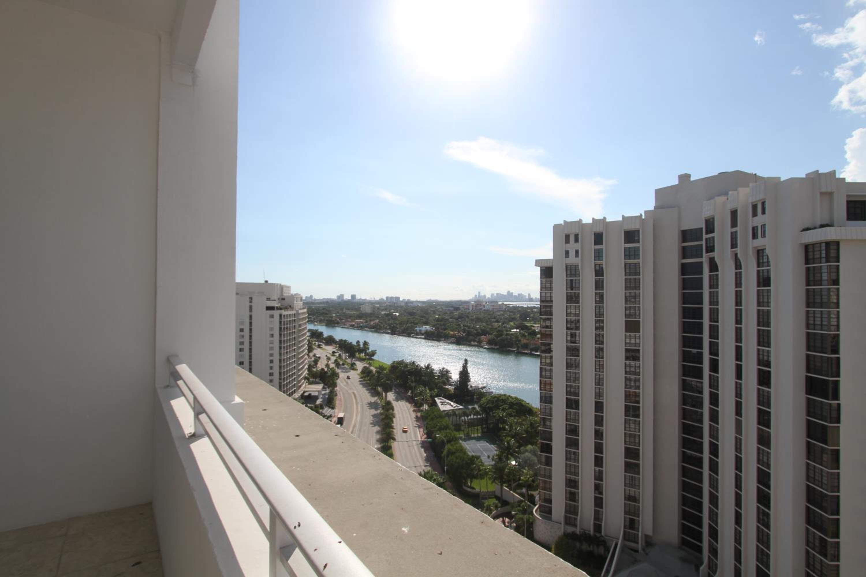 Castle PH15 Spacious Penthouse with Balcony, Beach Access, Pool, Tennis, Free Parking view 5