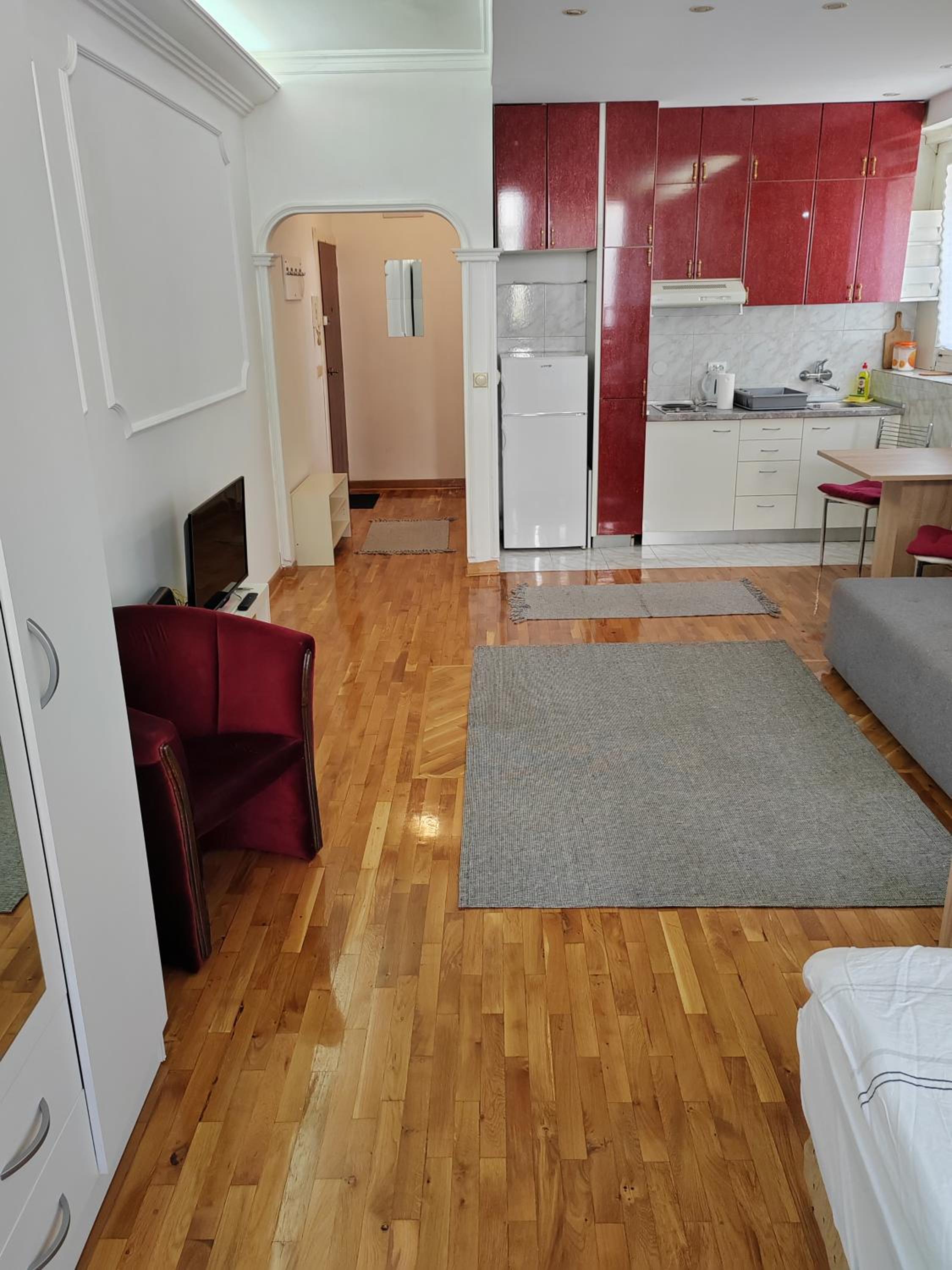 Magenta Lekino Brdo view 3