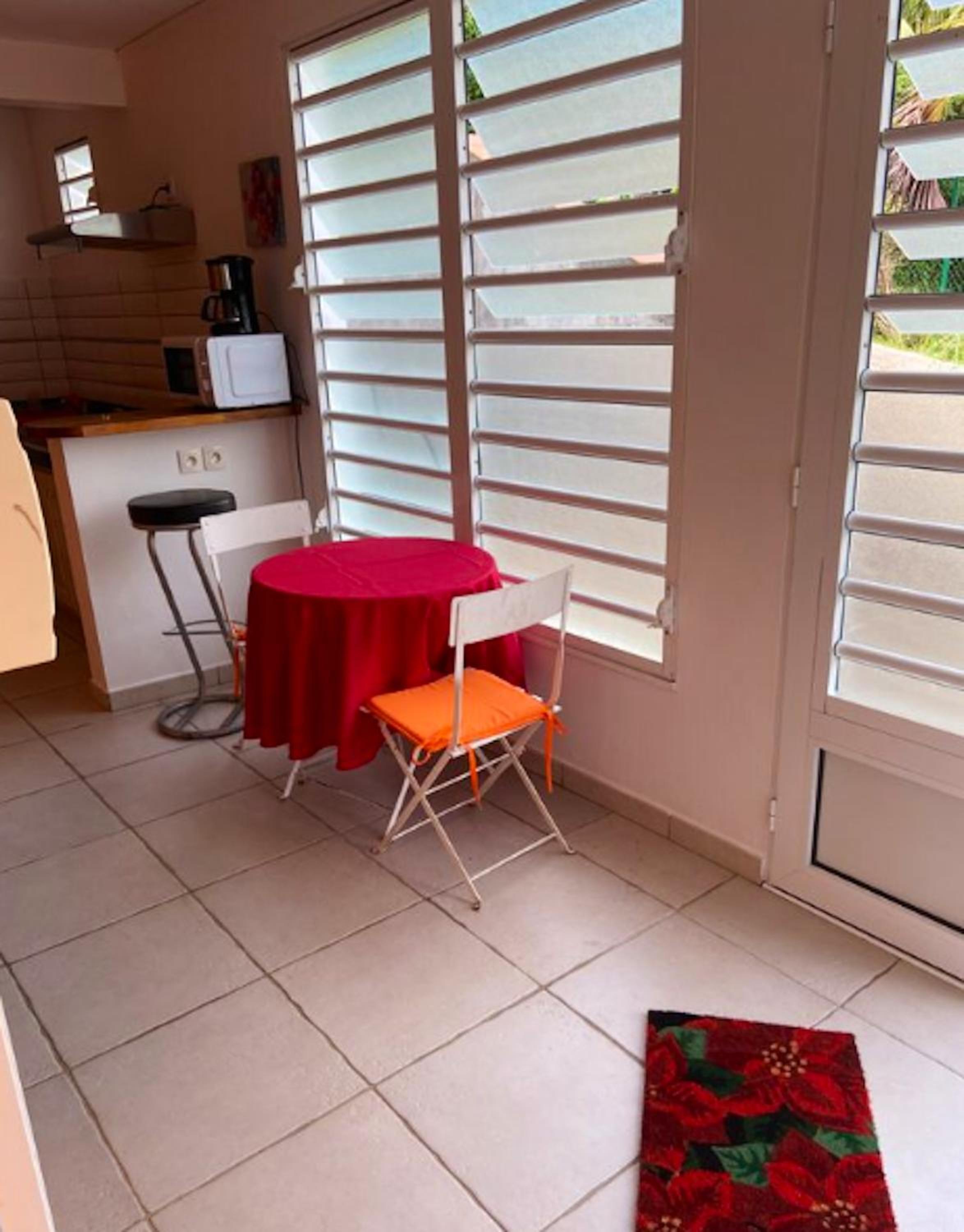 Studio charmant a Fort de France avec jardin privatif de 40m² view 2