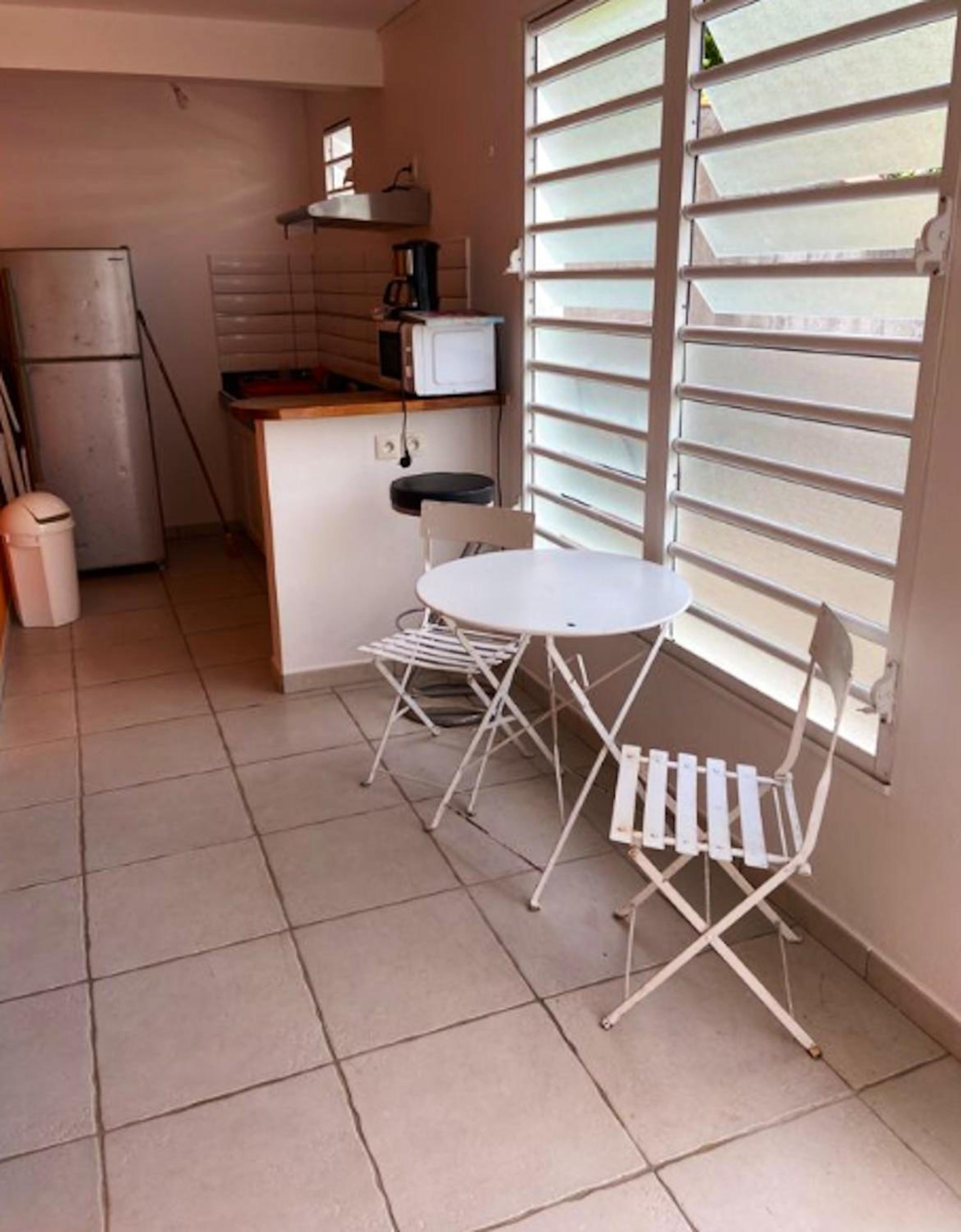 Studio charmant a Fort de France avec jardin privatif de 40m² view 4