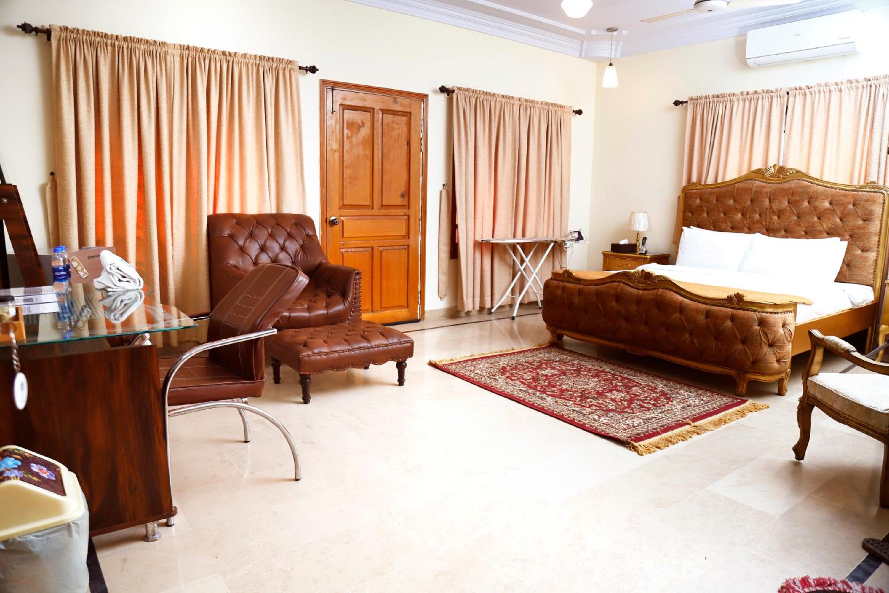 Waypoint Hotel