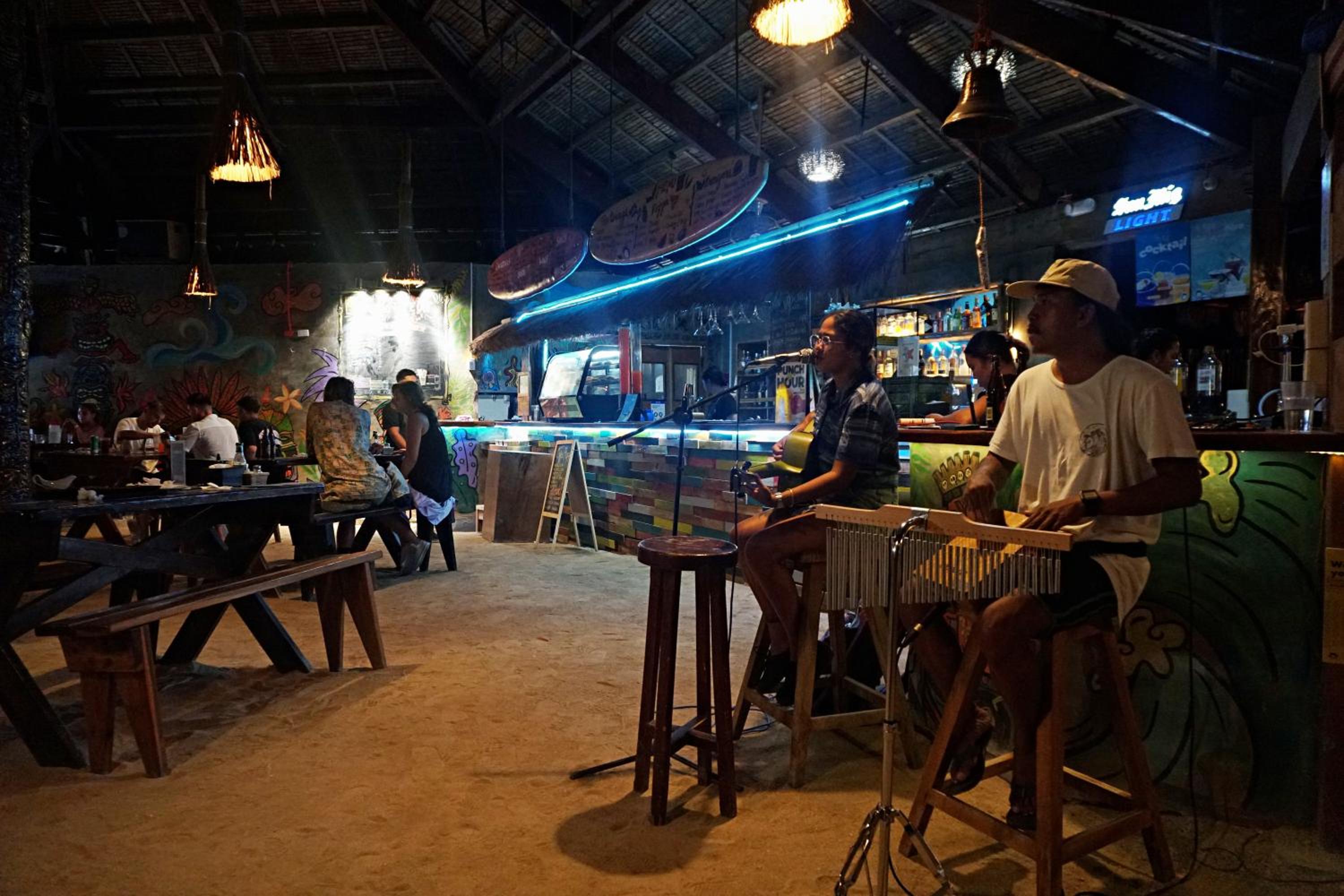 Mad Monkey Hostel Siargao 35