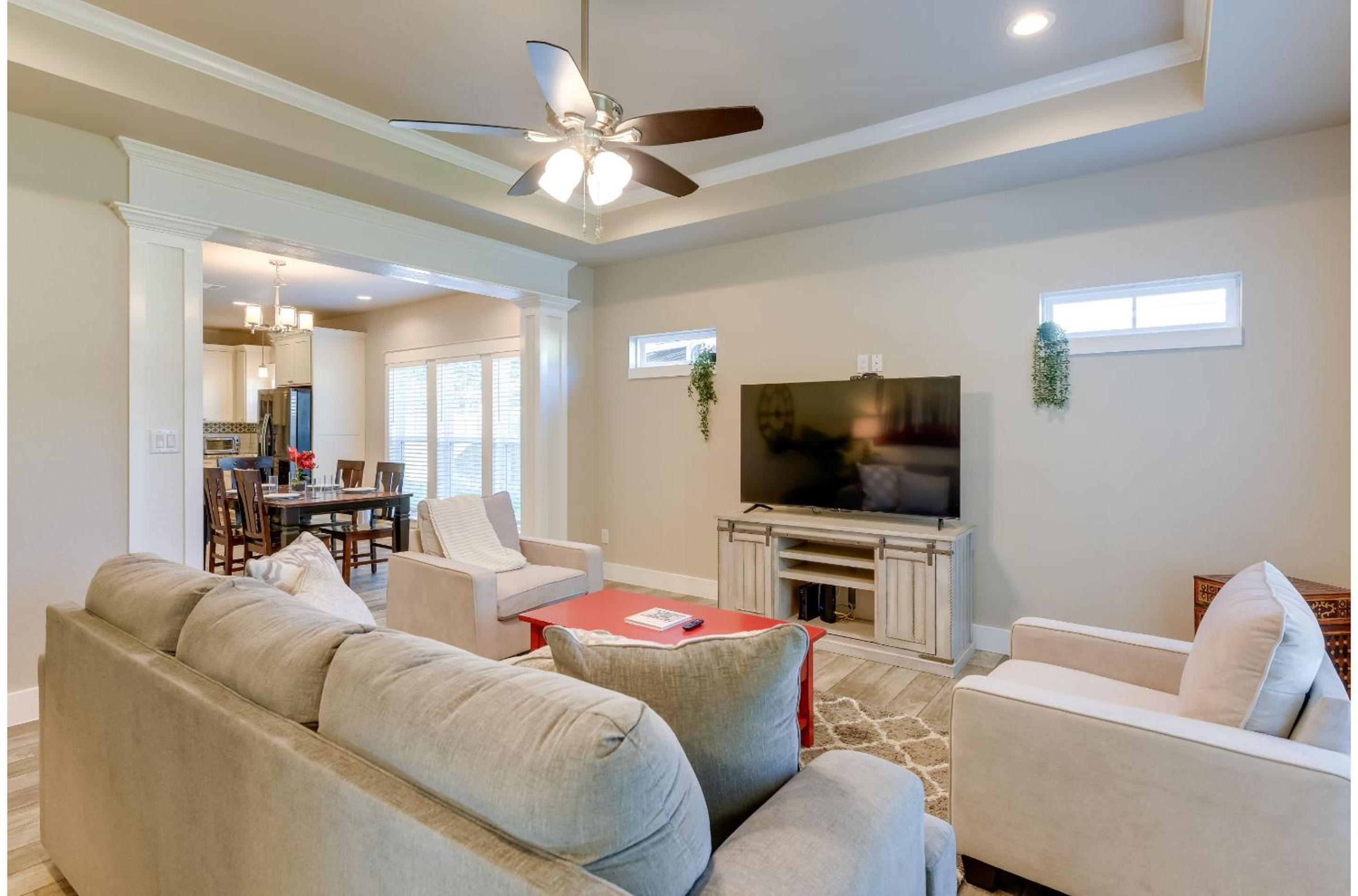 Centrally Located Stunning 3BR 2BA Near Downtown view 5